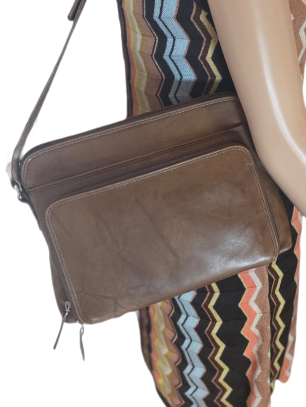 ili New York, East-West Leather Crossbody, Organizer Bag - Picture 3 of 16